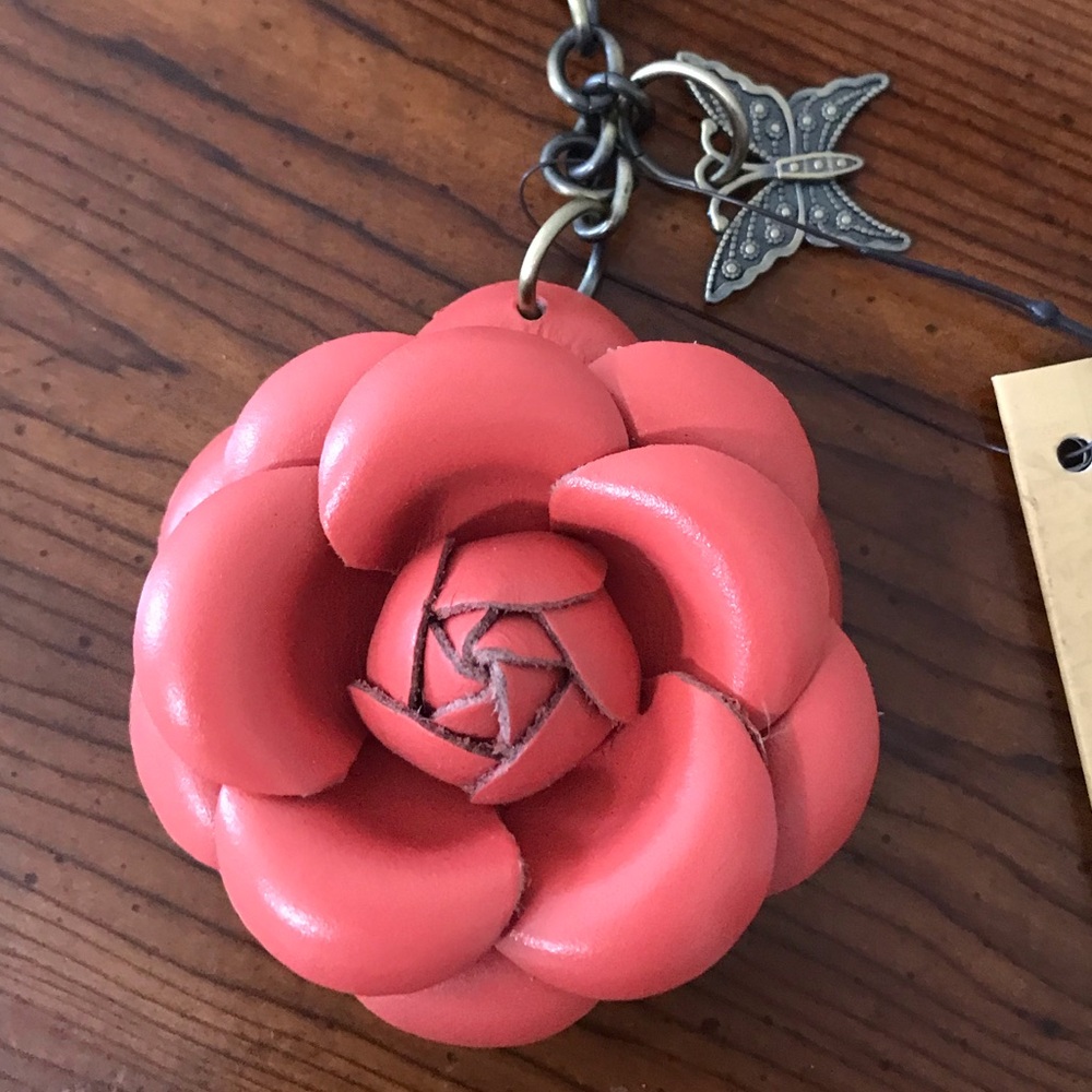 NWT Patricia Nash Coral Flower With Butterfly Charm Key Holder 🌸🦋 - Picture 2 of 5